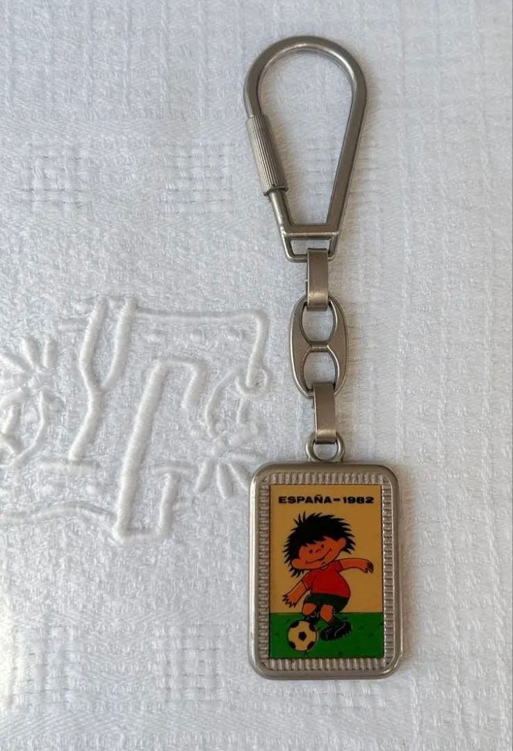希少　ヴィンテージ　キーホルダー　1982年　スペイン　W杯　サッカー