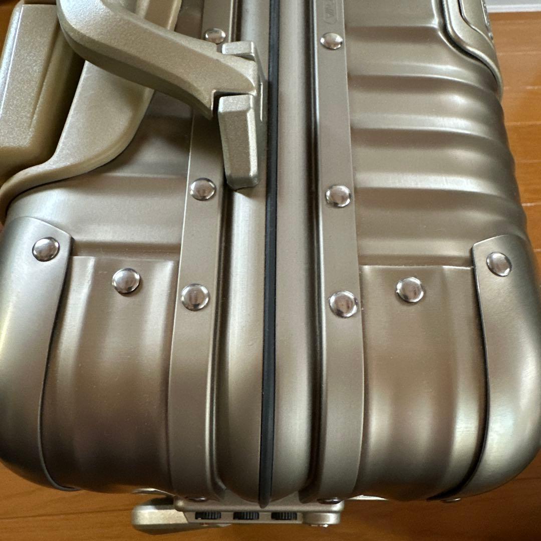リモワ　RIMOWA トパーズ　チタニウム　32L 機内持込　スーツケース　金