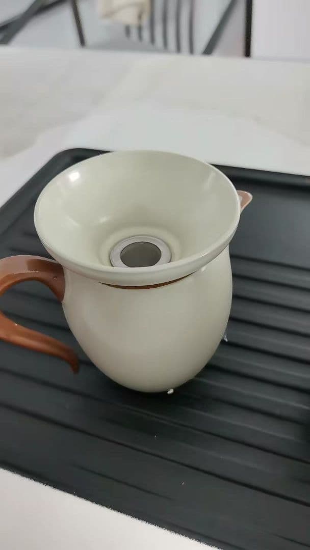 山模様の陶器茶器