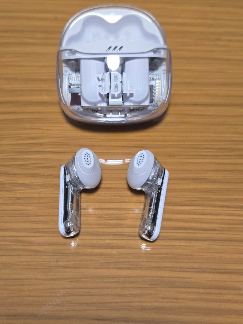 JBL ワイヤレスイヤホン ホワイト 充電ケース付き