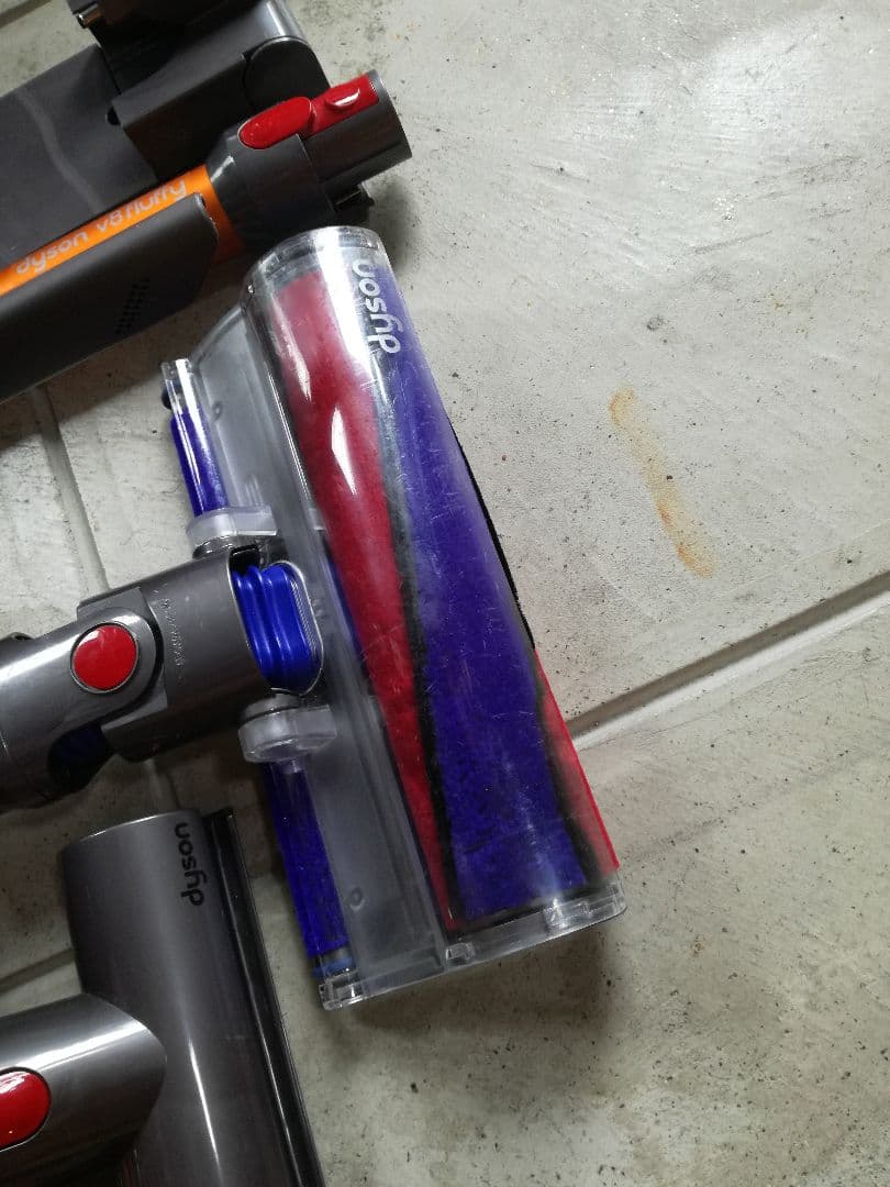 ダイソン v8 中古 Dyson V8 Fluffy　コードレス dyson