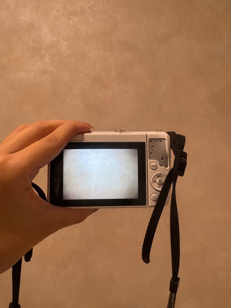 美咲【美品*付属品付き】canon EOS M10ミラーレスカメラ