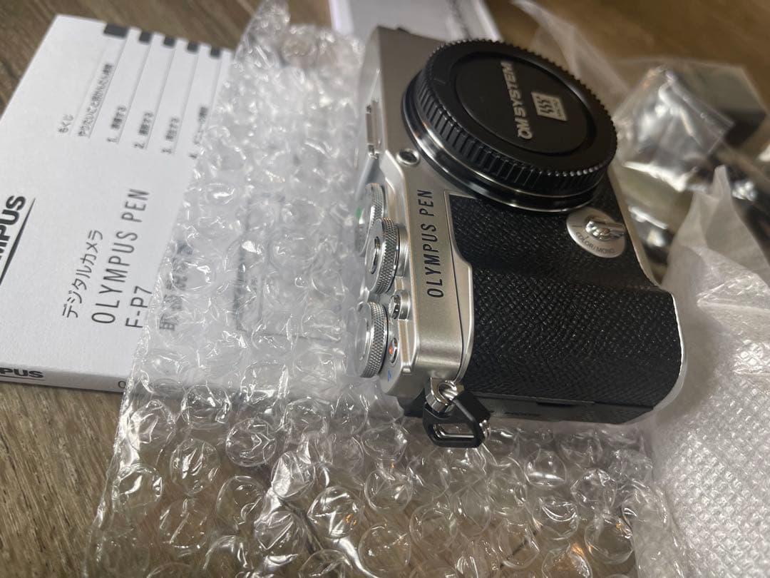 オリンパス　OLYMPUS PEN E-P7 新品未使用