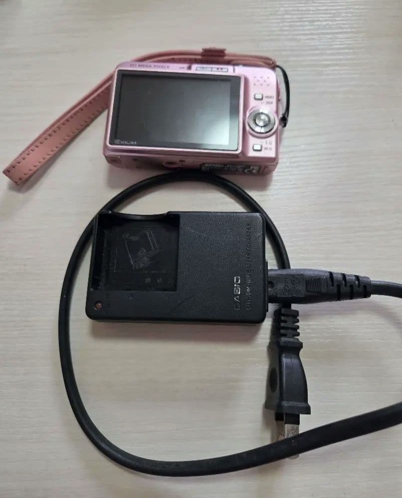 CASIO EXILIM EX-Z1050　10.1メガピクセル 　ピンク