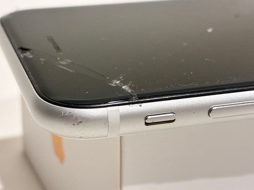 【画面割れあり】MHGQ3J/A iPhone SE2 64GB ホワイト