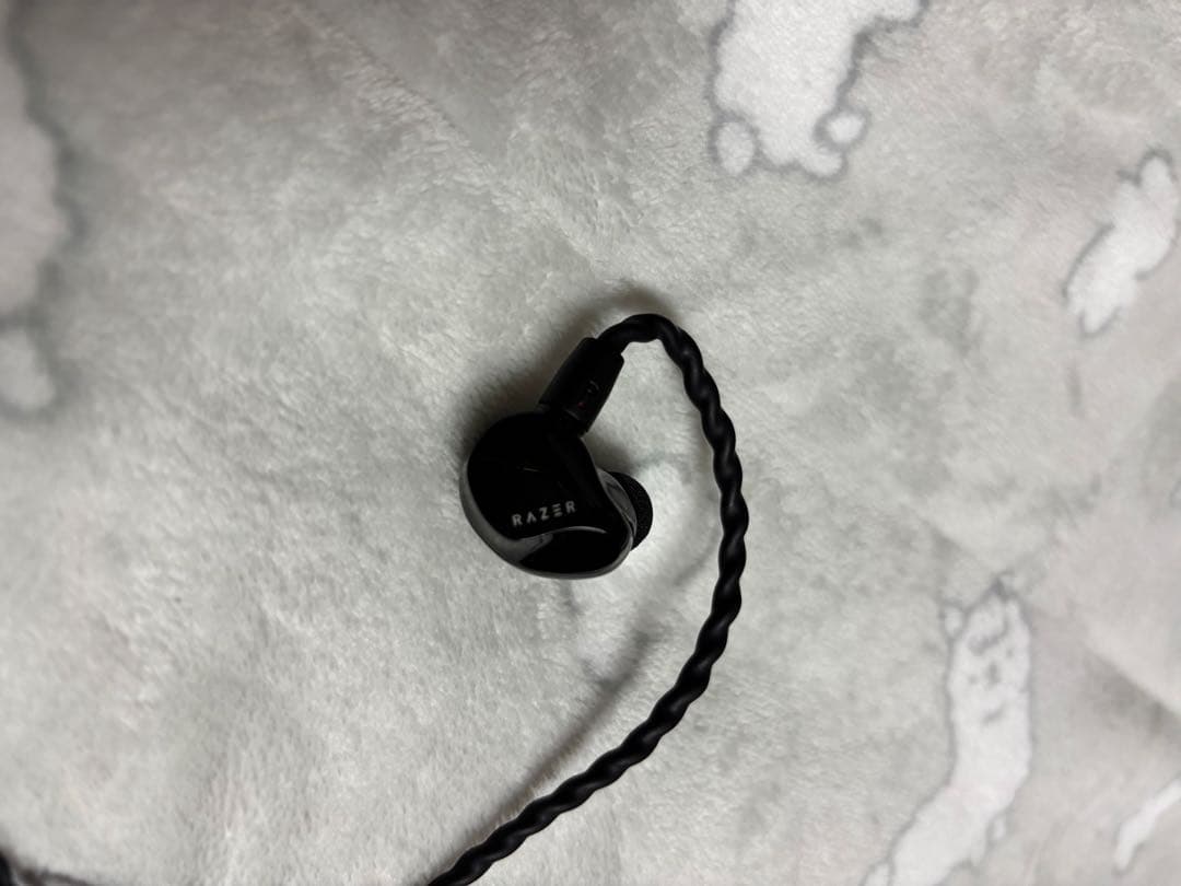 RAZER MORAY 有線イヤホン