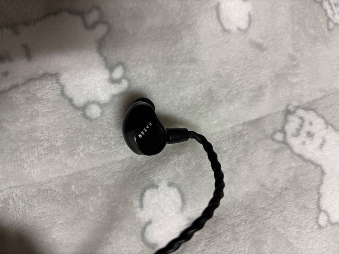 RAZER MORAY 有線イヤホン