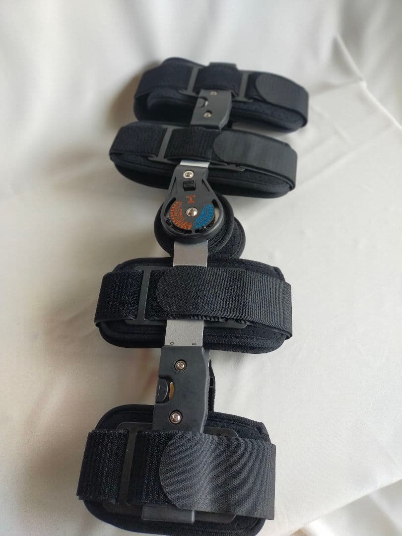 新品　未使用　リハビリ　装具　ニープレス　ニーブレース　膝固定器具　介護　看護