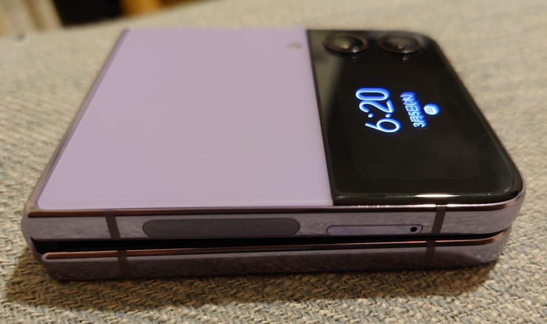 美品☆Galaxy Z Flip4 ドコモSC-54C☆フィルム貼り済み