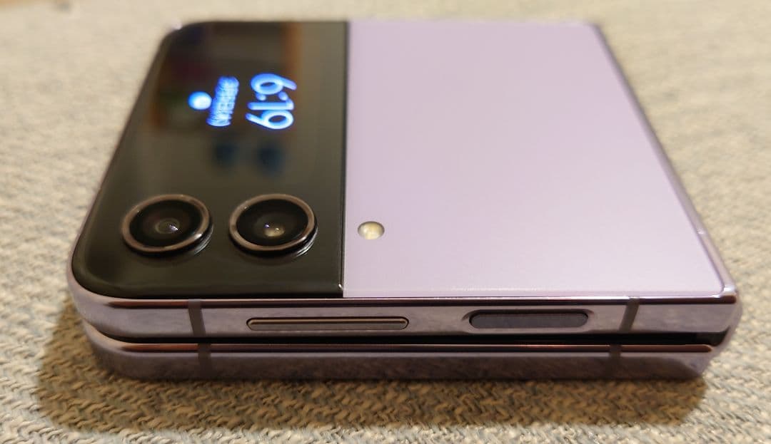 美品☆Galaxy Z Flip4 ドコモSC-54C☆フィルム貼り済み