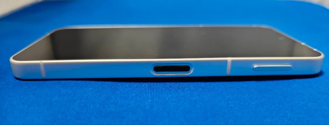 シャープ　AQUOS sense10 SH-M33　ライトシルバー　128GB