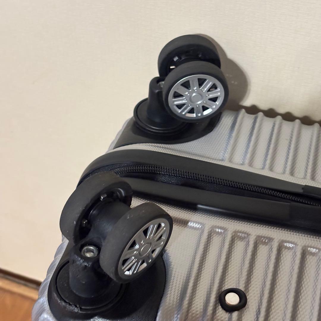 moz キャリーケース　MOZ0020SV シルバー　軽量