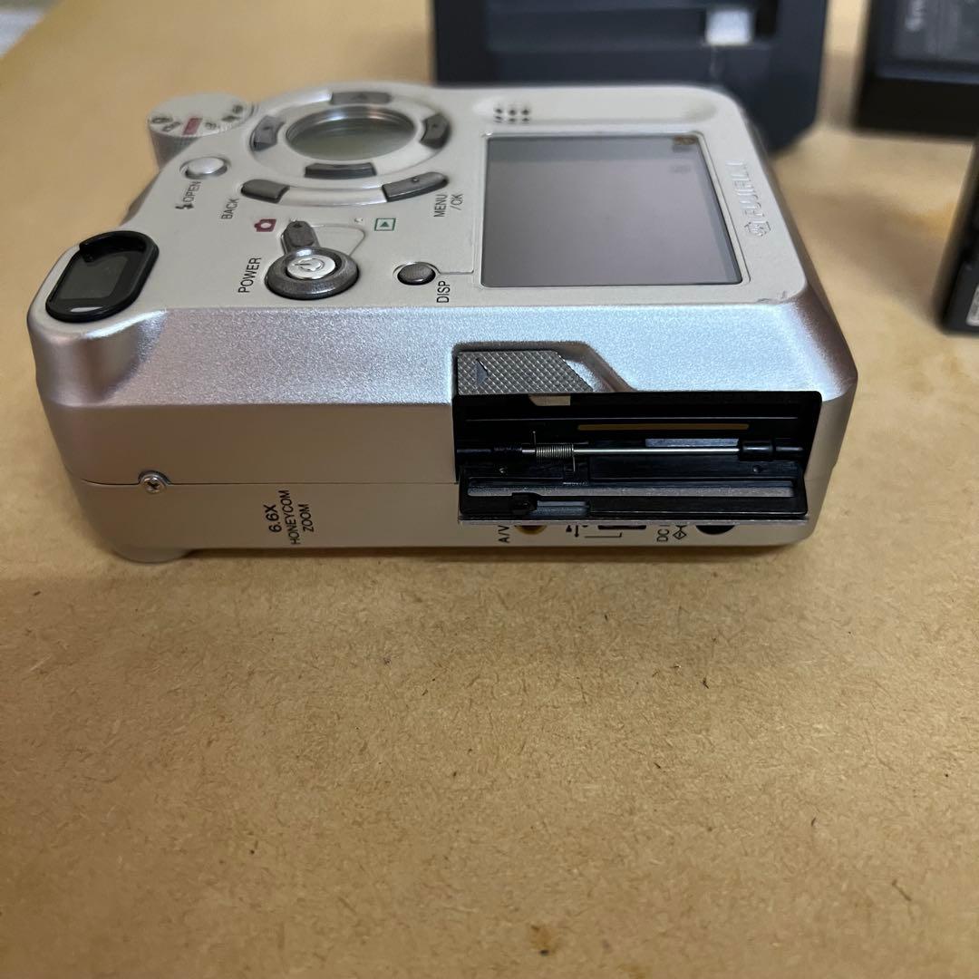 Fujifilm FinePix6800Zoom シルバー ジャンク