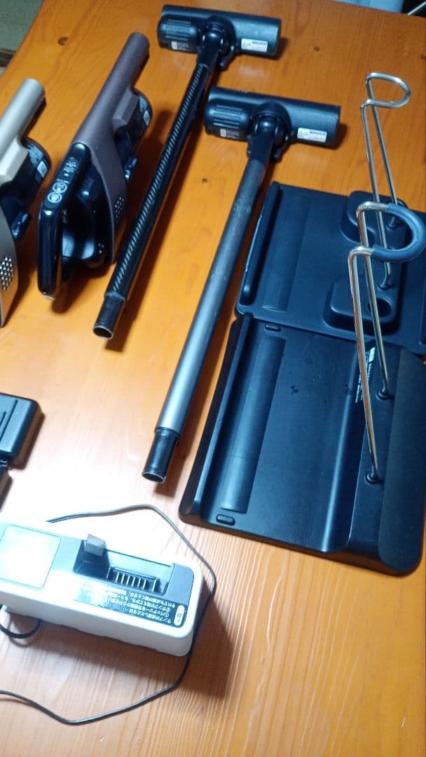 【シャープ ラクティブエアー スティック掃除機 2本セット｜バッテリー4個付き】