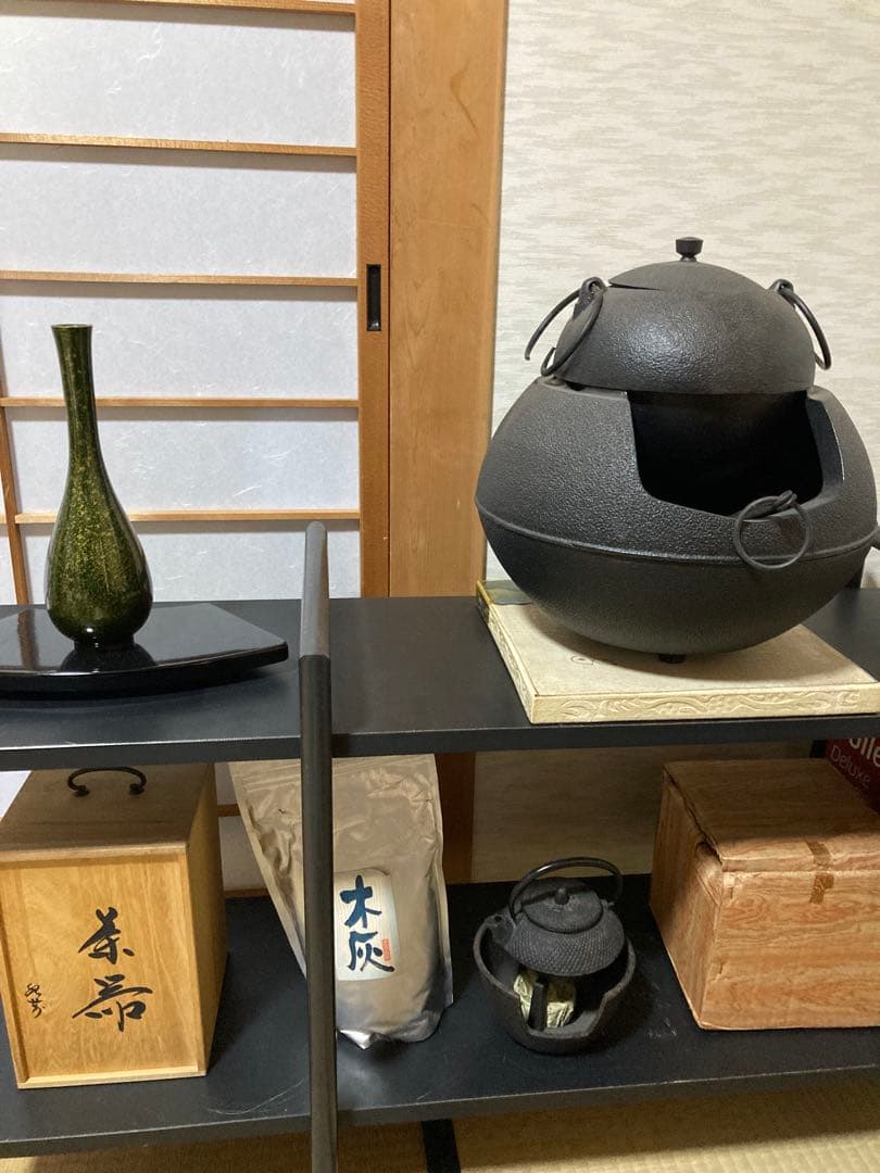 逸品！黒い鋳鉄製茶釜。