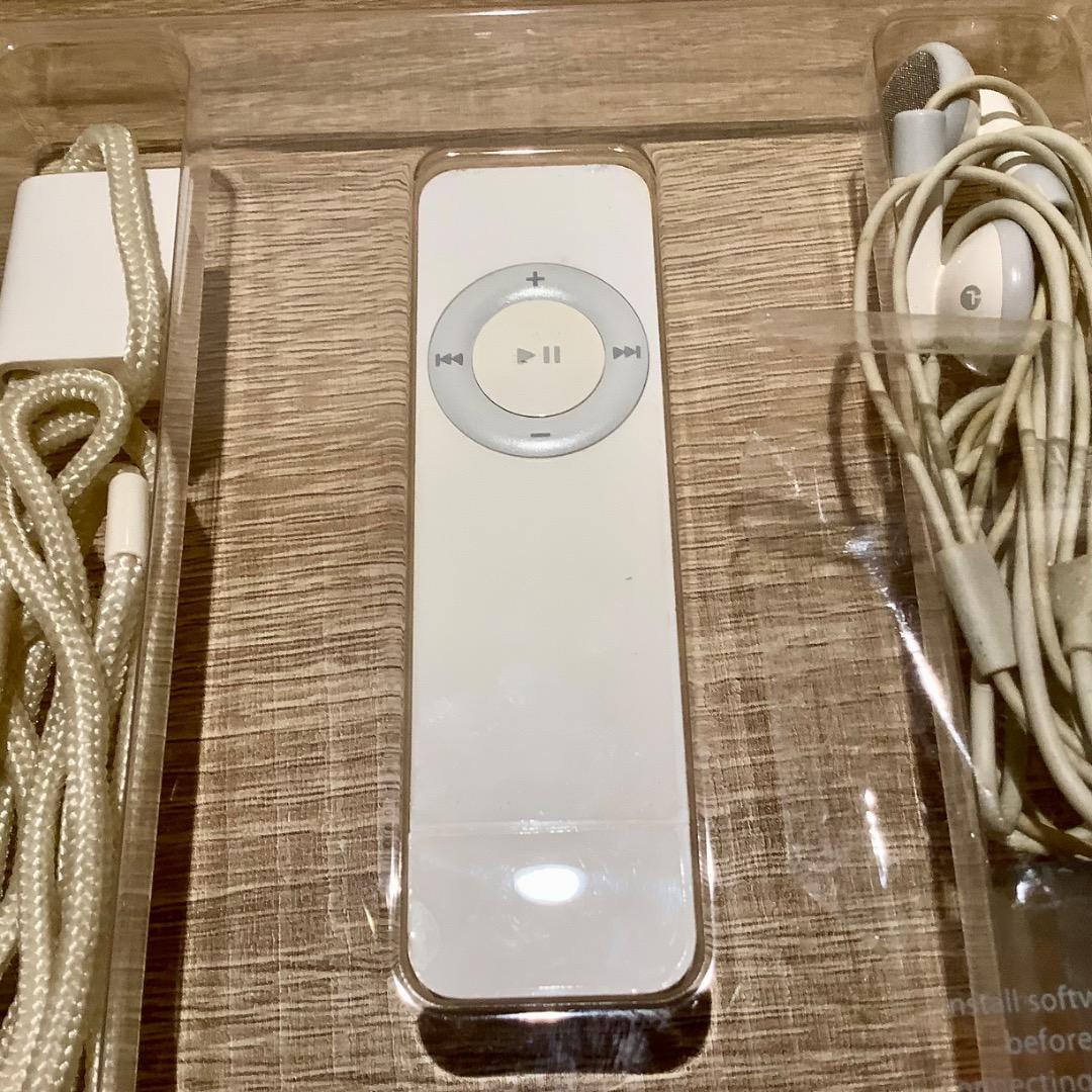 iPod　shuffle　シャッフル　1GB　初代　ホワイト　箱入り　付属品有