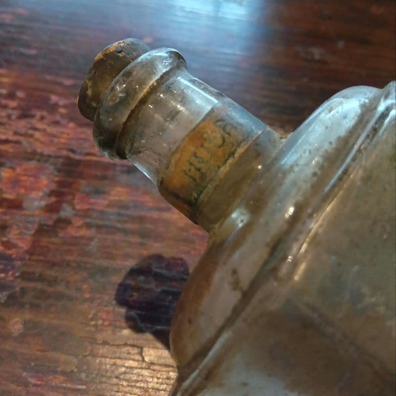 レトロガラス瓶　気泡　椿香油　ヴィンテージ