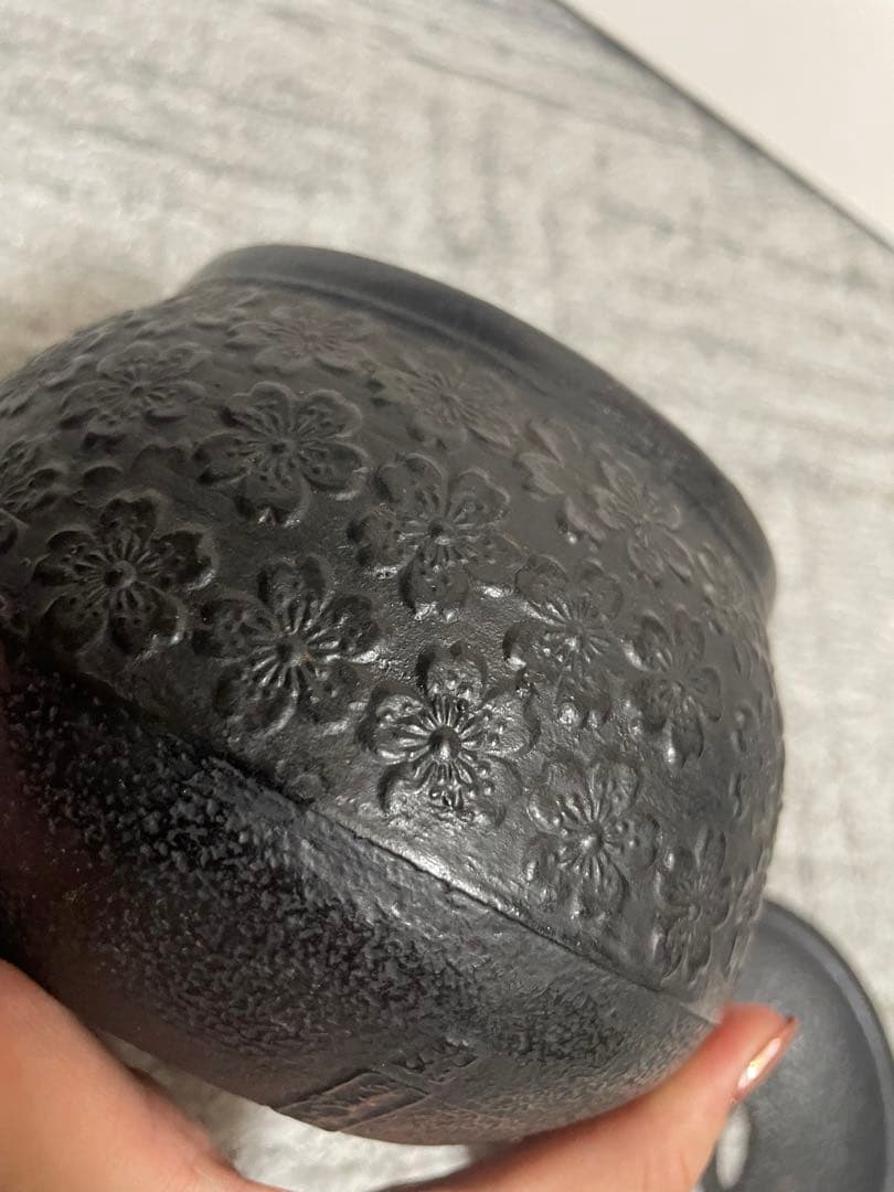 【南部鉄器】黒い茶道具 桜肌鉄瓶　丸型